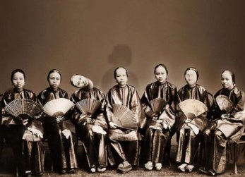 看不见的真相古怪的女人们通关攻略介绍